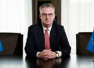 «Краіну, якую я вельмі палюбіў, чакае цудоўная будучыня»: пакідае пасаду кіраўнік прадстаўніцтва ЕС у Мінску Дзірк Шубель