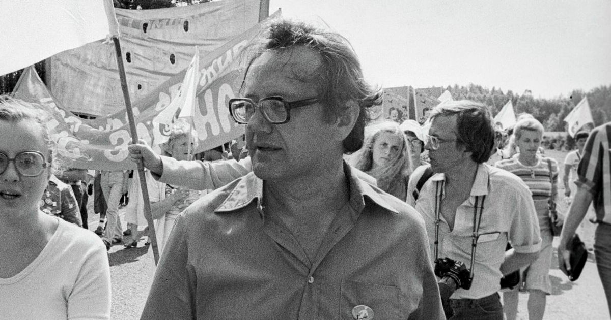 Адным з заснавальнікаў «Мемориала» быў беларускі пісьменнік Алесь Адамовіч