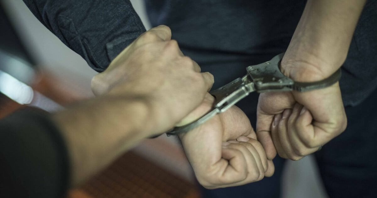 В Березино задержали мужчину, который снимал силовиков на камеру – через час его привезли в реанимацию