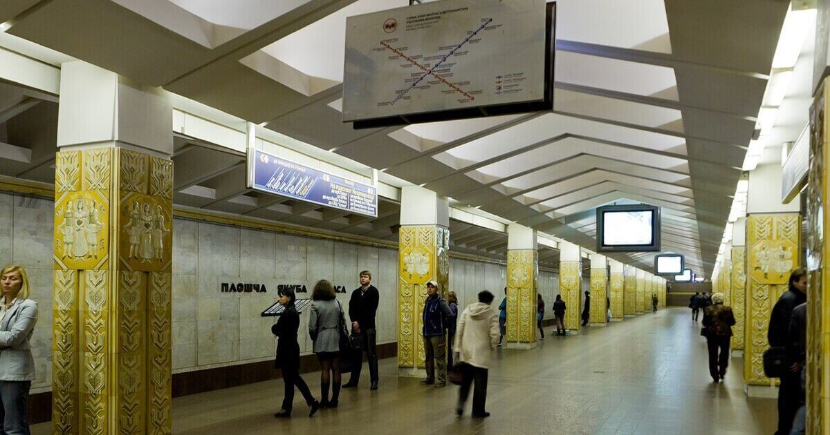 Задымленне на ст.м. «Плошча Якуба Коласа» ў Мінску: больш за 10 машын МНС