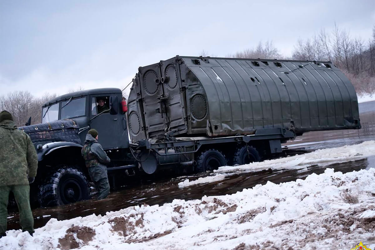 Фотофакт: Военные ВС РБ начали оборудовать переправу через р. Березина