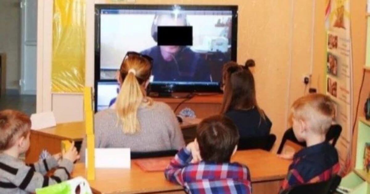 Борисовская библиотека получила грант на продолжение проекта, где заключённые по видеосвязи читают своим детям книги из тюремных библиотек