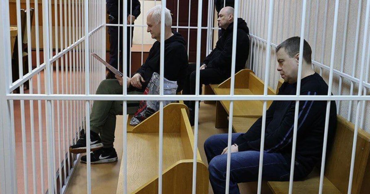 В Минске проходит «суд» над Нобелевским лауреатом Алесем Беляцким и другими правозащитниками «Весны»