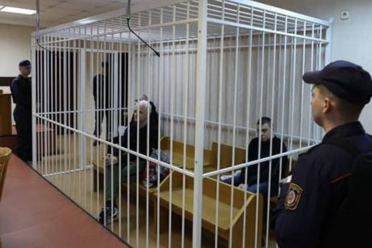 В Минске проходит «суд» над Нобелевским лауреатом Алесем Беляцким и другими правозащитниками «Весны»