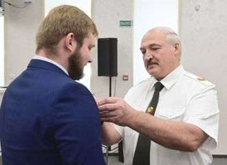 Лукашенко через свою газету поздравил ХАМАС с победой