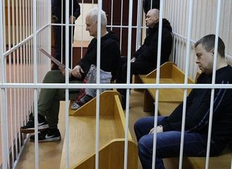 У Мінску праходзіць «суд» над Нобелеўскім лаўрэатам Алесем Бяляцкім і іншымі праваабаронцамі «Вясны»