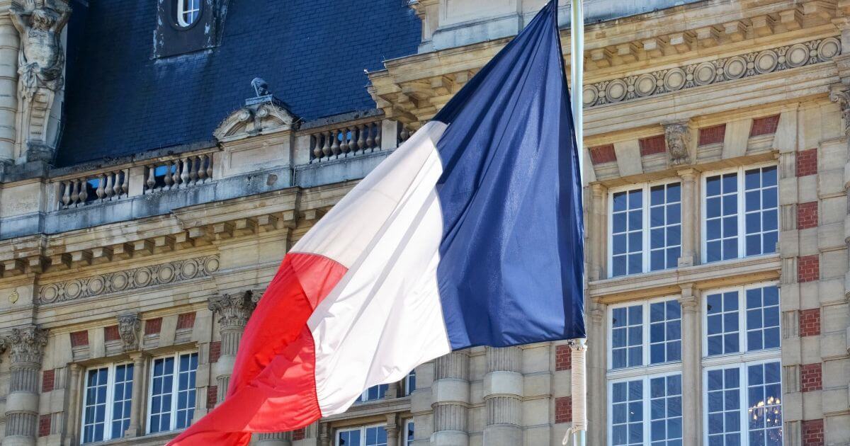 МИД Франции призвал своих граждан без промедления покинуть Беларусь
