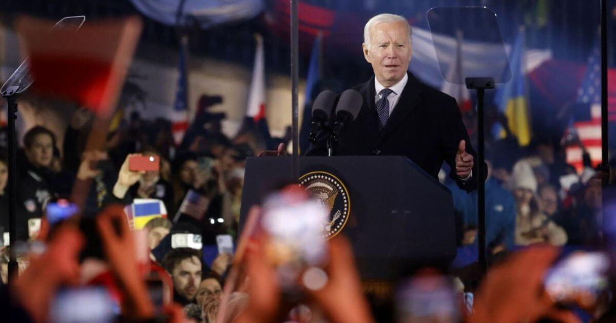 Байден в Варшаве упомянул беларусский народ, который продолжает борьбу за свободу