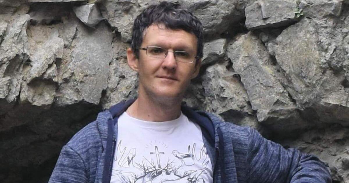 Политзаключенный журналист Денис Ивашин попал в больницу