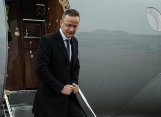 В Беларусь прилетел глава МИД Венгрии Петер Сийярто