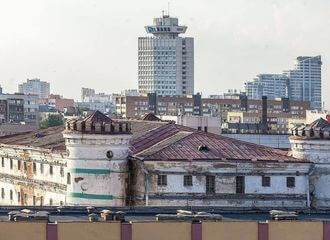 На Володарского держат молодую маму: она вынуждена пользоваться молокоотсасывателем, находясь в заключении