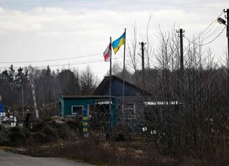 На беларуска-ўкраінскай мяжы вывешаны беларускі нацыянальны сцяг і сцяг Украіны