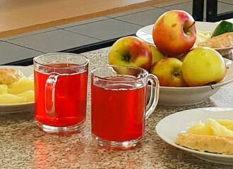 Министерство обороны увеличивает расходы на организацию питания военнослужащих, но сокращает число «накормленных» военных. Что происходит?