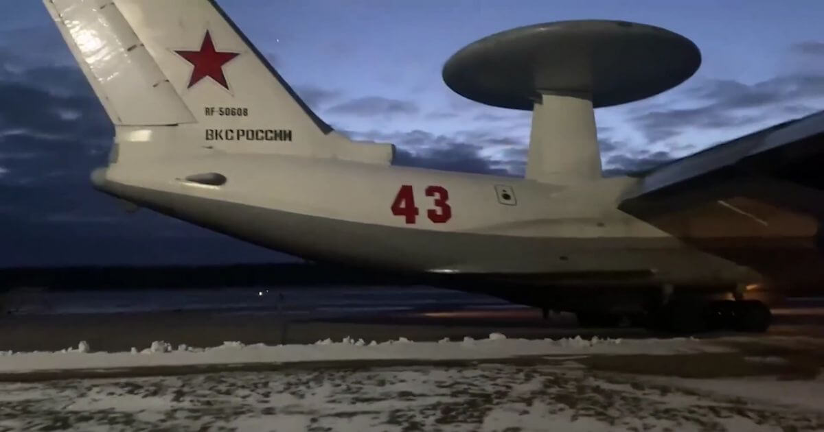 Пропаганда решила показать, что с А-50 «всё в порядке» и специально сняла видео в сумерках, где не видны детали