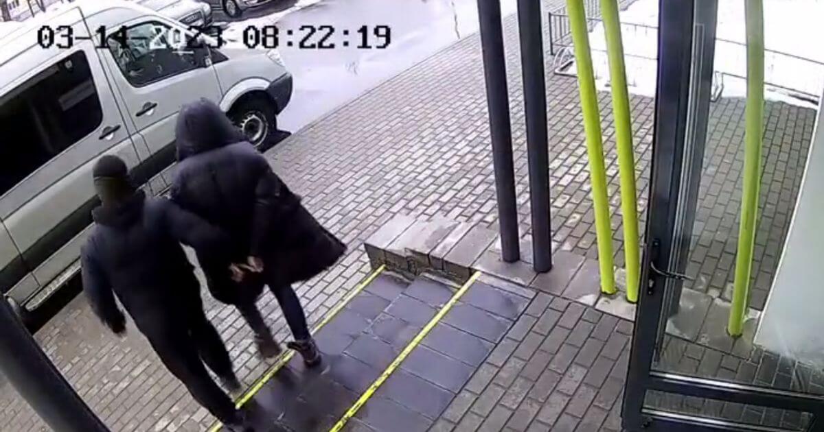 Сегодня утром в Боровлянах был задержан фотограф и экс-сотрудник СТВ Дмитрий Боярович