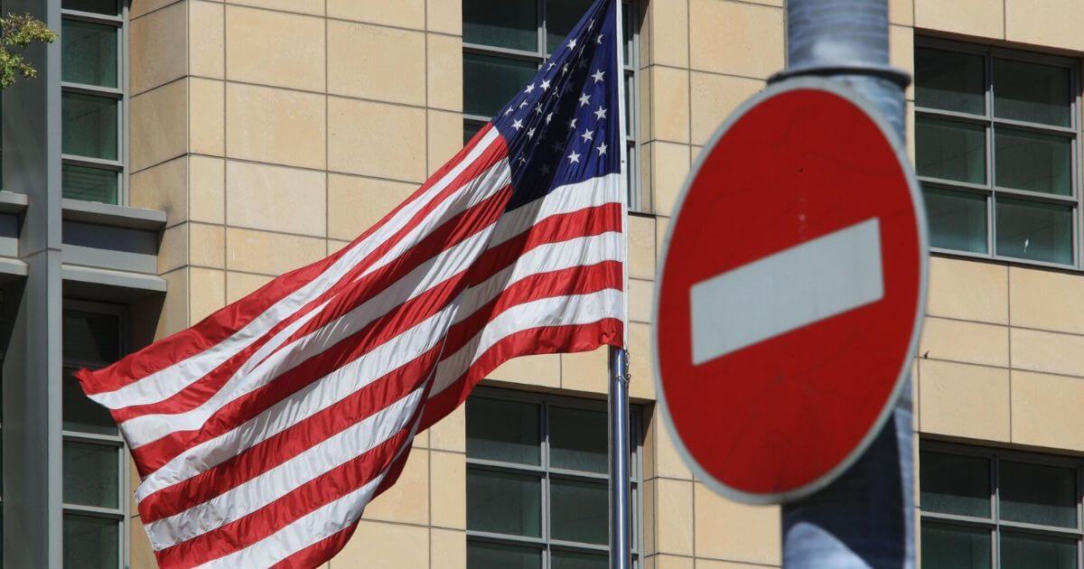 США ввели санкции против БелАЗ, МАЗ и самолёта Лукашенко