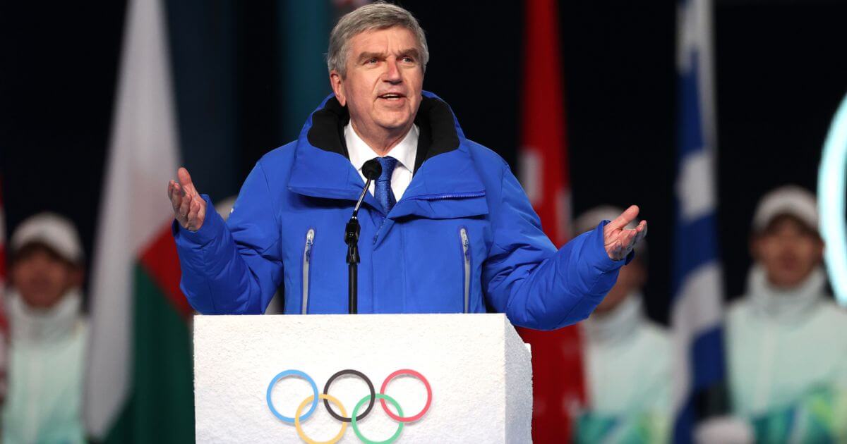 МОК рекомендовал допустить беларусских спортсменов под нейтральным флагом. Что это значит?