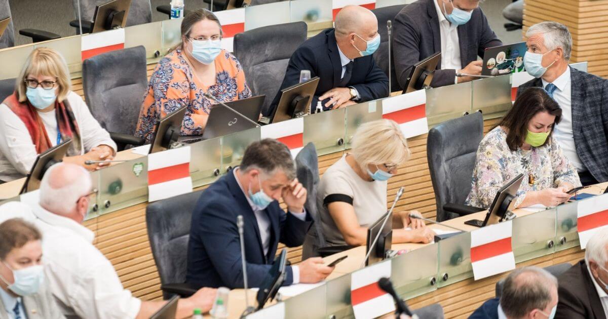 Сейм Литвы перенес голосование по законопроекту с ограничениями для беларусов и россиян на 4 апреля