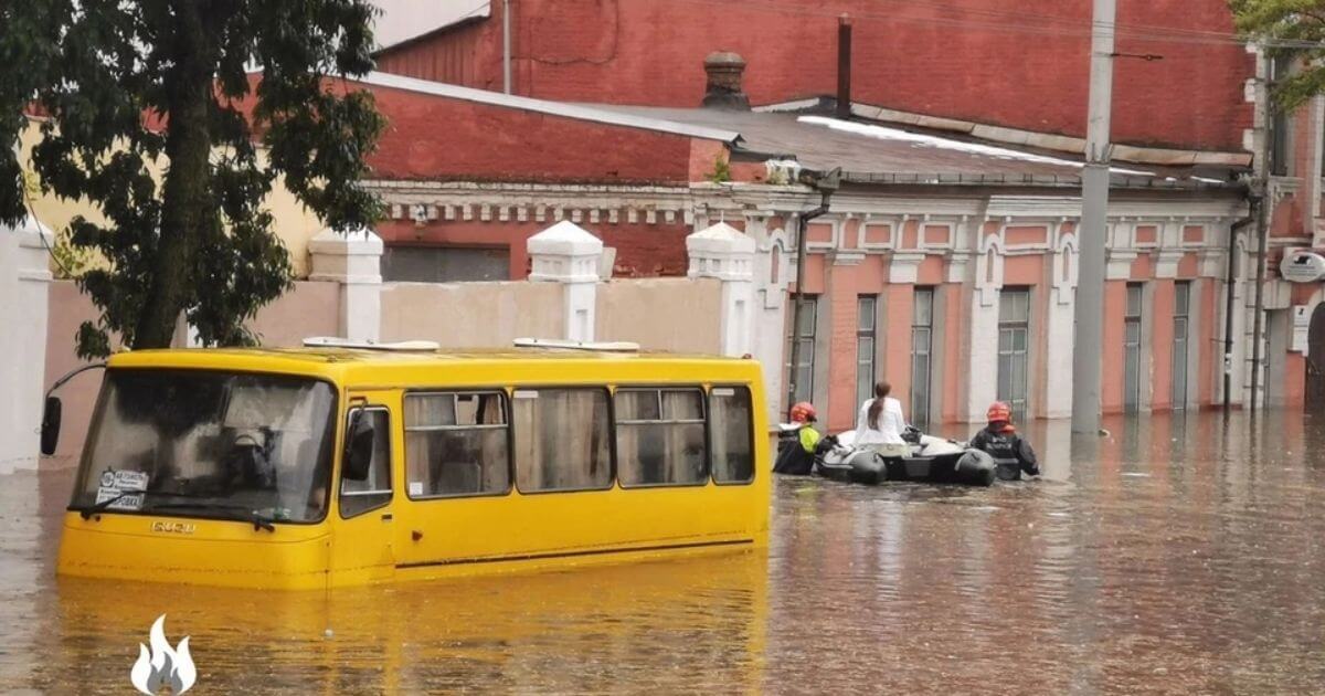 На Гомельщине потопы из-за паводка. Реки затопили целые деревни и дороги