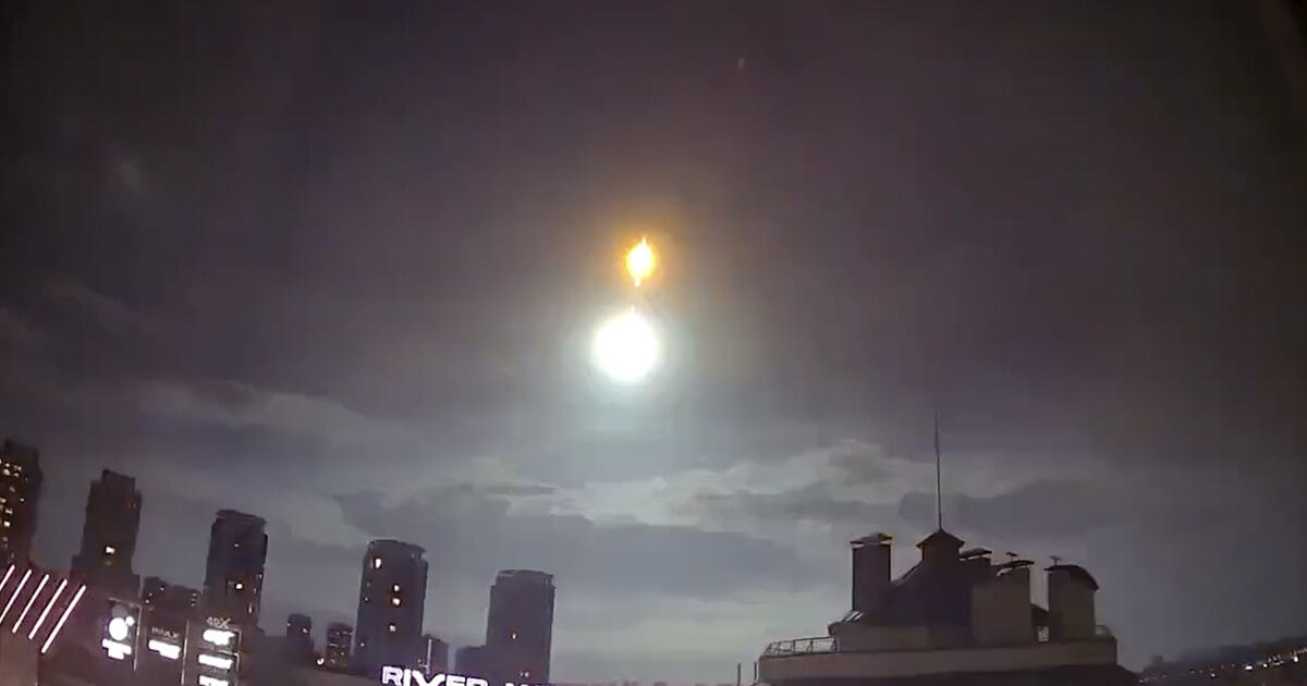 Под Гомелем видели падающий метеорит?