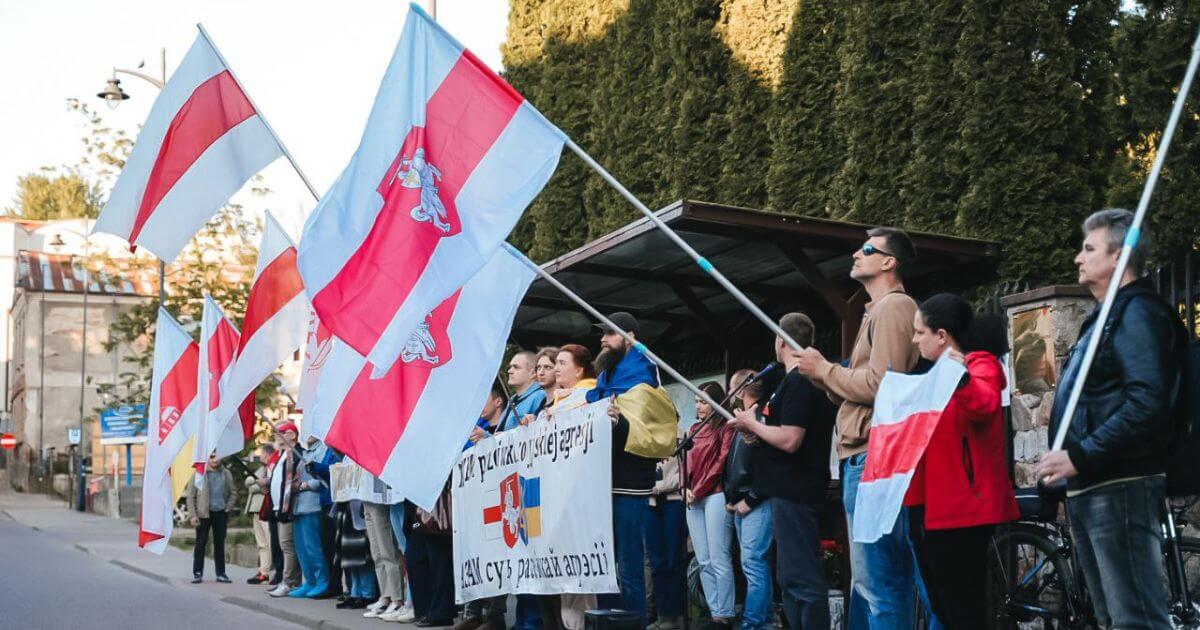 День Победы в Европе: беларусы Белостока вышли на акцию солидарности