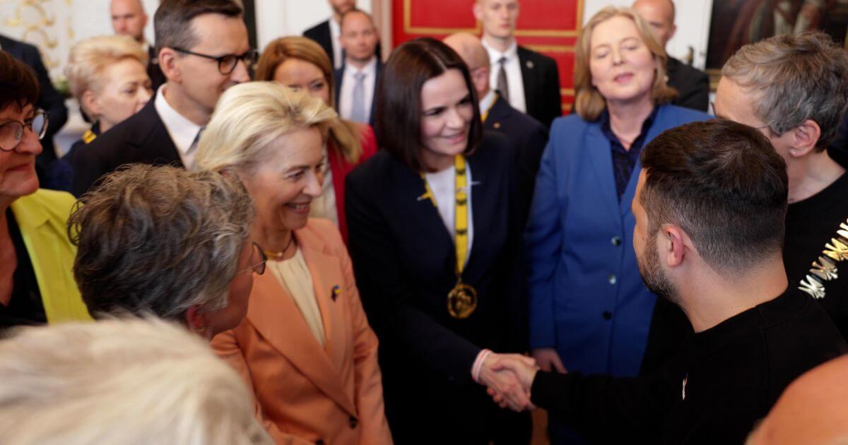 Светлана Тихановская встретилась с Владимиром Зеленским на церемонии вручения премии Карла Великого