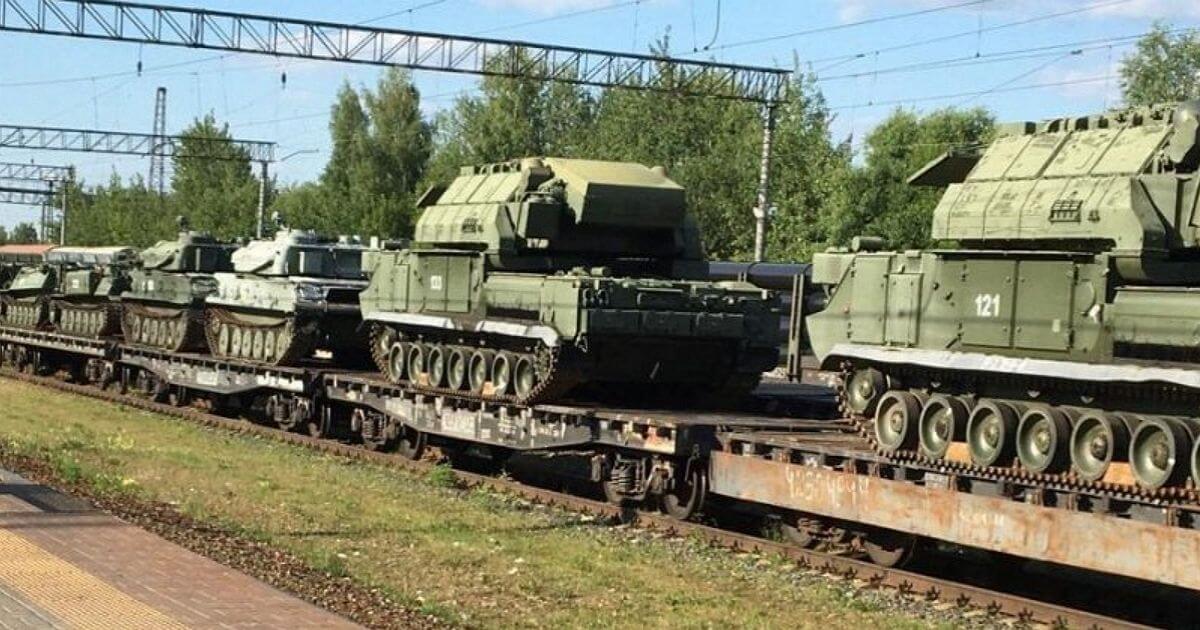 За неделю в Беларусь переброшено минимум 2 эшелона ВС РФ