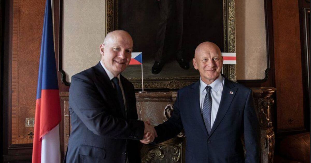 Машина Валерия Сахащика была взломана во время визита в Чехию