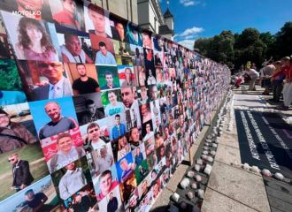 21 мая беларусы вышли на День солидарности с политзаключенными. Акции прошли по всему миру (много фото)