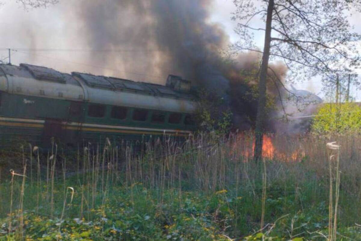 The locomotive derailed in Bryansk oblast probably belongs to the Homiel depot, — expert