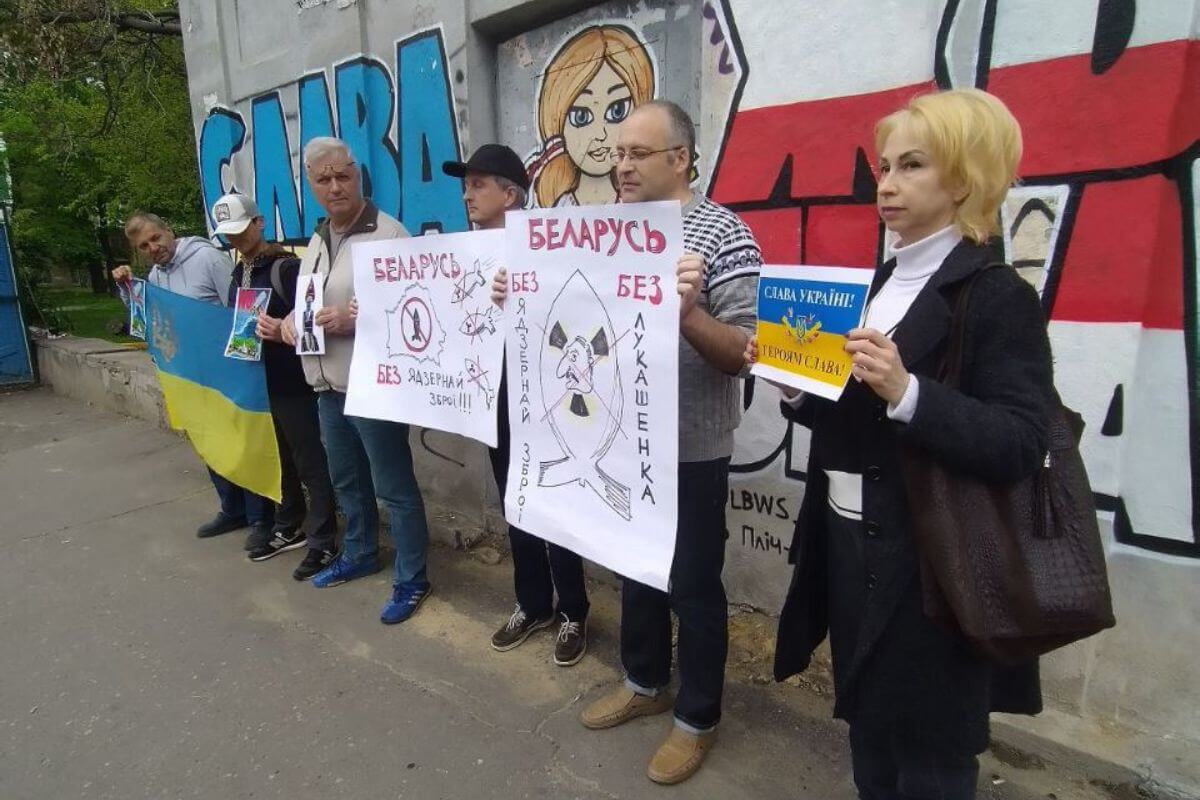 Беларусы Одессы вышли на акцию в День Победы над нацизмом в Европе