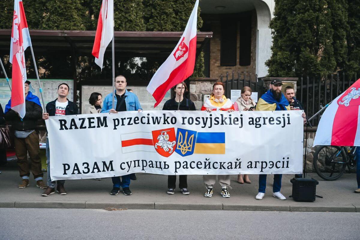 День Победы в Европе: беларусы Белостока вышли на акцию солидарности