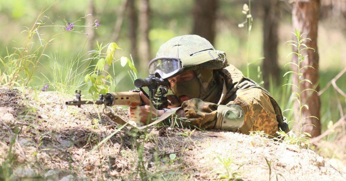 Военнослужащие Сил специальных операций РБ «освоили» новую технику стрельбы из СВД — с неснятым колпачком объектива