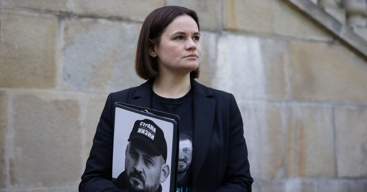 Дочь Светланы Тихановской копит деньги на танк, чтобы освободить папу из тюрьмы