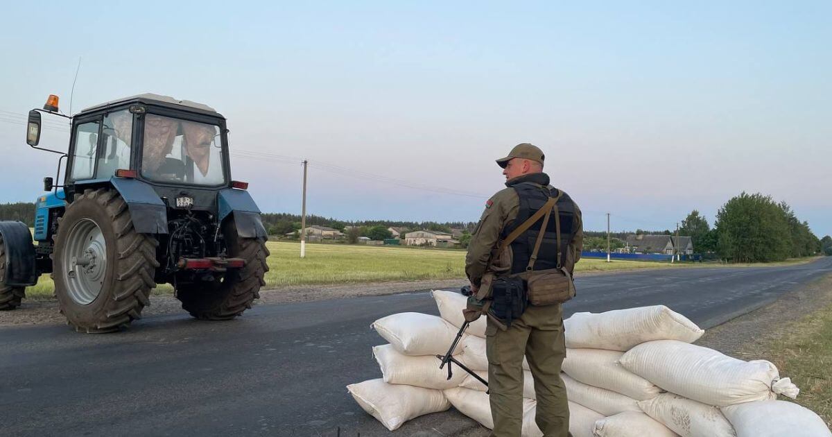 Пад Мазыром збудавалі дзясяткі агнявых кропак, чыноўнікі гавораць аб вучэннях