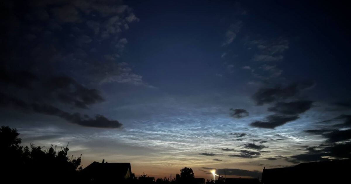 Ночью над Беларусью были серебристые облака