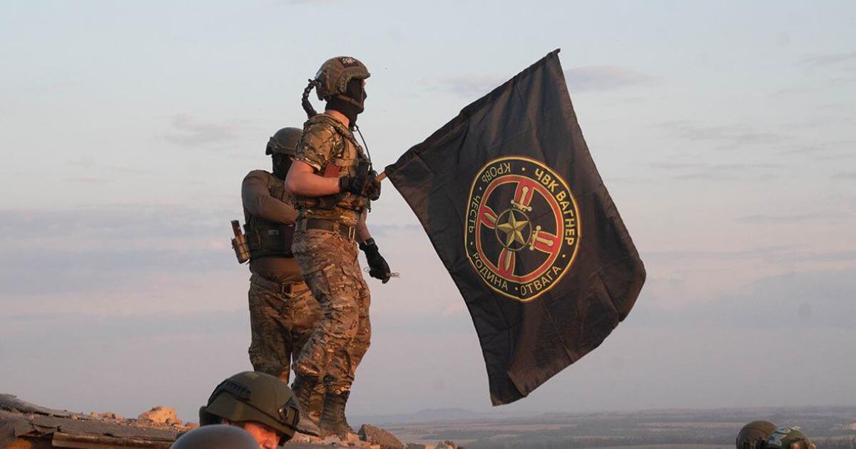 Mercenaries of PMC Wagner are leaving Belarus by buses? Looks like another disinformation campaign