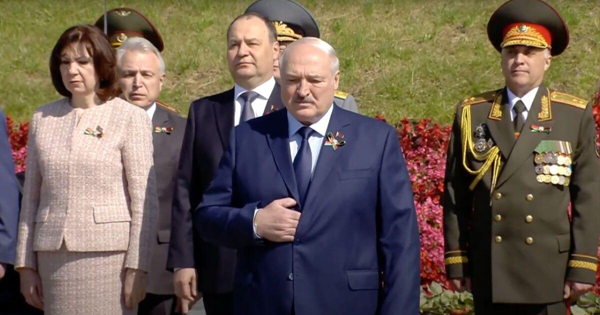 Cыновей Лукашенко не было у Кургана Славы. Их нет и в стране