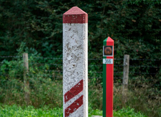 Фейки продолжаются: теперь вагнеровец у погранстолба Латвии