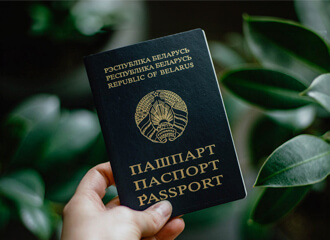 «Вы бомжи!», «Cерпом по яйцам» и Гайдукевич: Как пропаганда отреагировала на запрет выдачи паспортов?