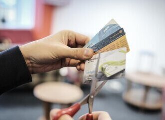 Какие банки заблокировали работу своих карт в Беларуси? Список