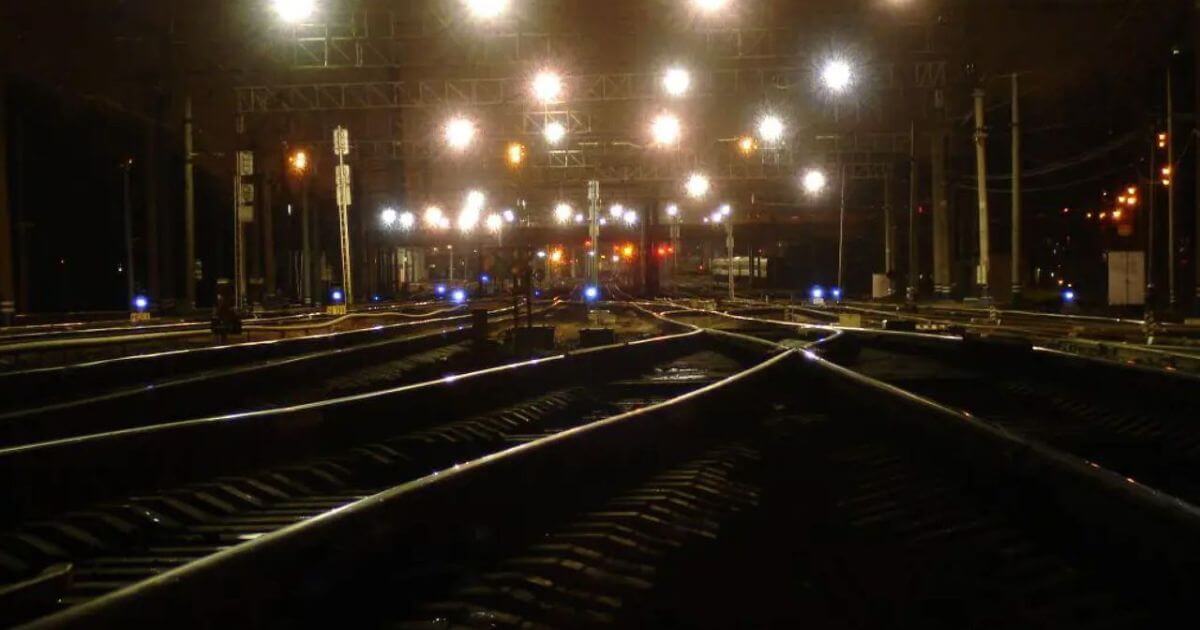 Силовики весь день опрашивали сотрудников БелЖД, на ЖД усилена охрана после взрыва