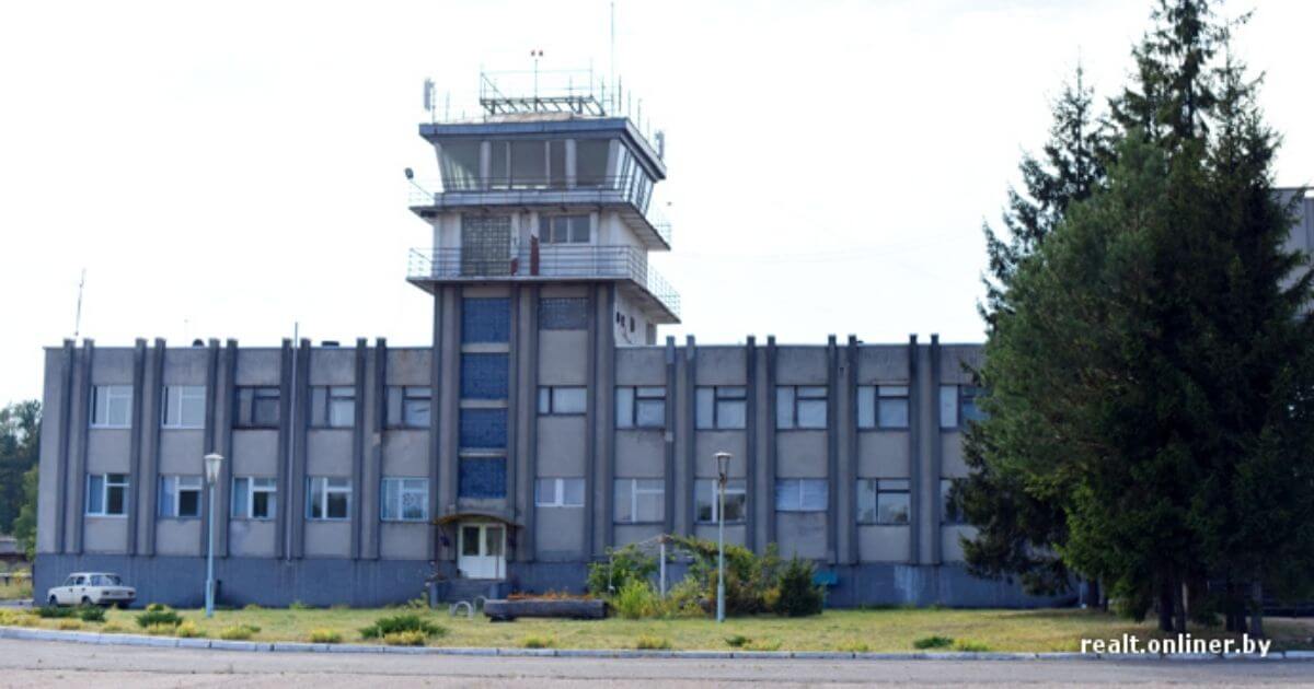 Российские военные продолжают находиться на аэродроме «Мозырь»