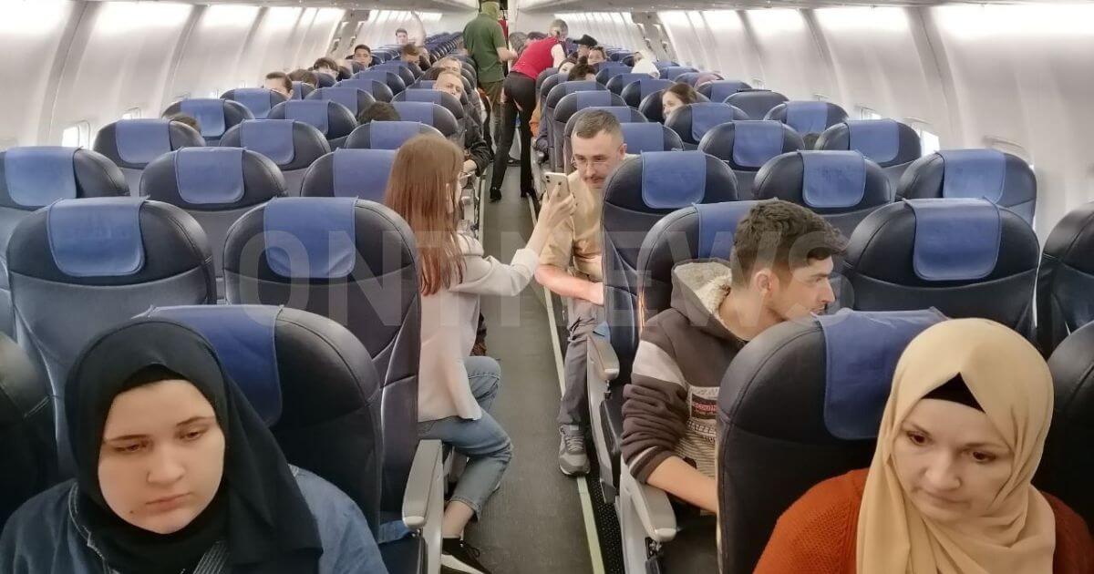 На эвакуационном рейсе из Газы в Беларусь прилетели не 43 беженца, как ожидалось, а 25. Пропаганда устроила из этого шоу