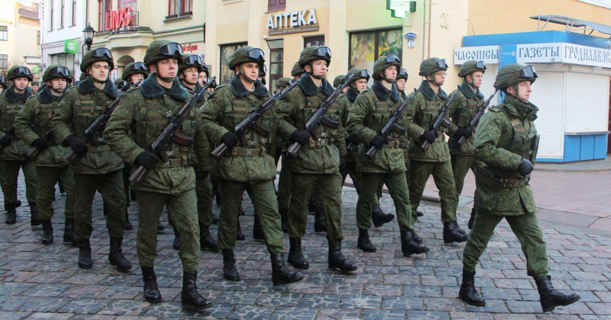 Лукашэнка дазволіў вайскоўцам прымяняць зброю супраць грамадзян. З 2020 года яны і без яго ўказаў прымянялі яе неаднаразова