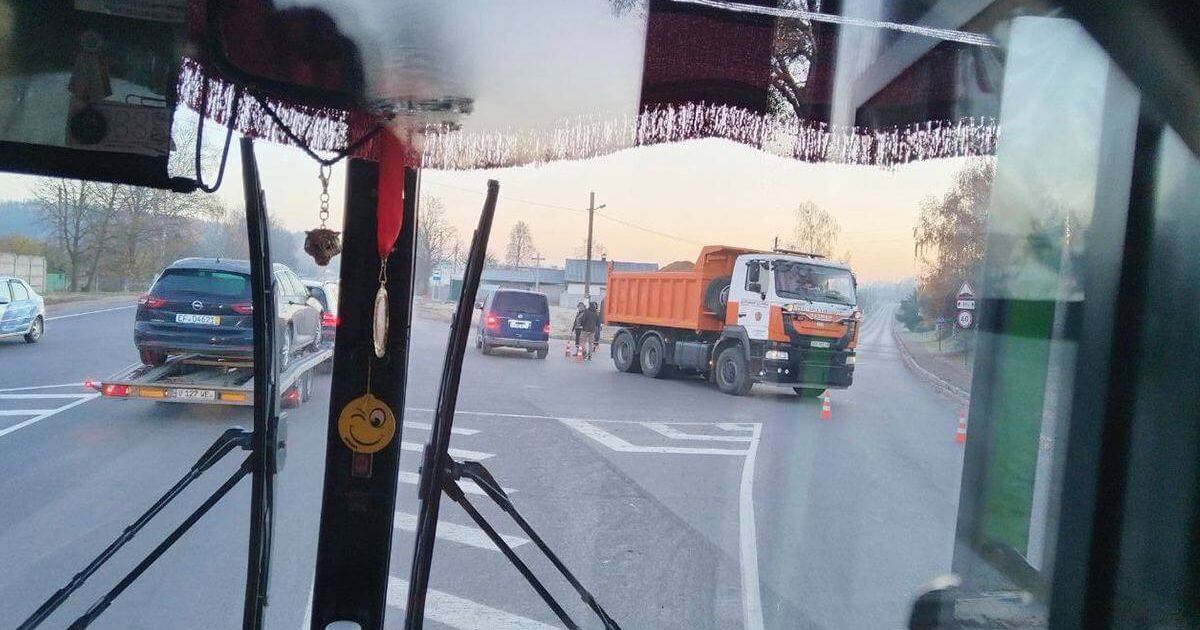 С самого утра на въездах в Барановичи блокпосты, не впускают даже городские автобусы — это учения