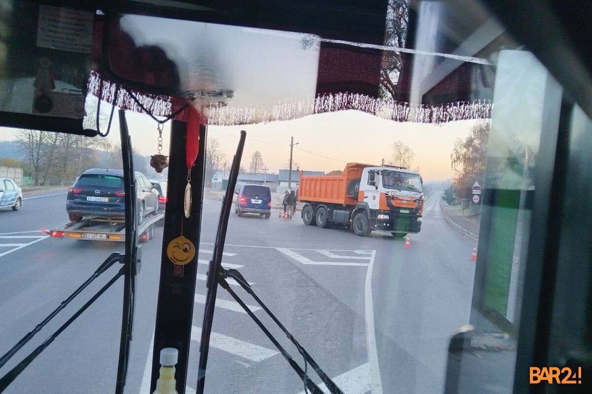 С самого утра на въездах в Барановичи блокпосты, не впускают даже городские автобусы — это учения