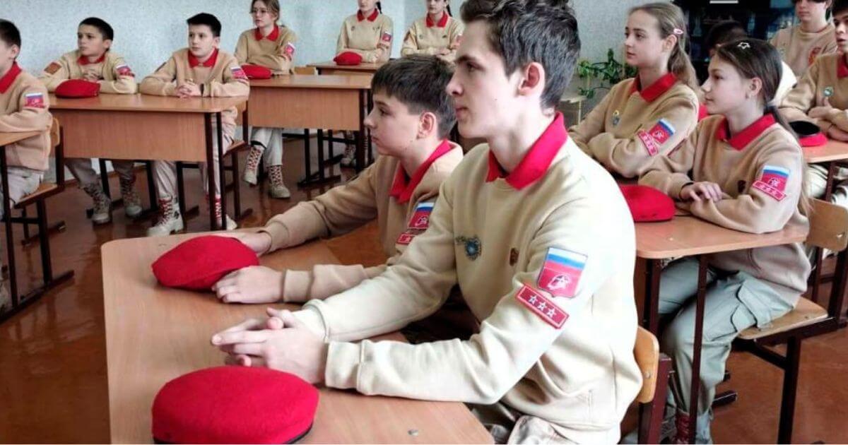 Студэнтаў павялі падтрымліваць Палестыну, а школьнікаў апранулі ў форму крамлёўскага руху: у беларускіх школах і ВНУ ўзмацняюць прарасейскую прапаганду