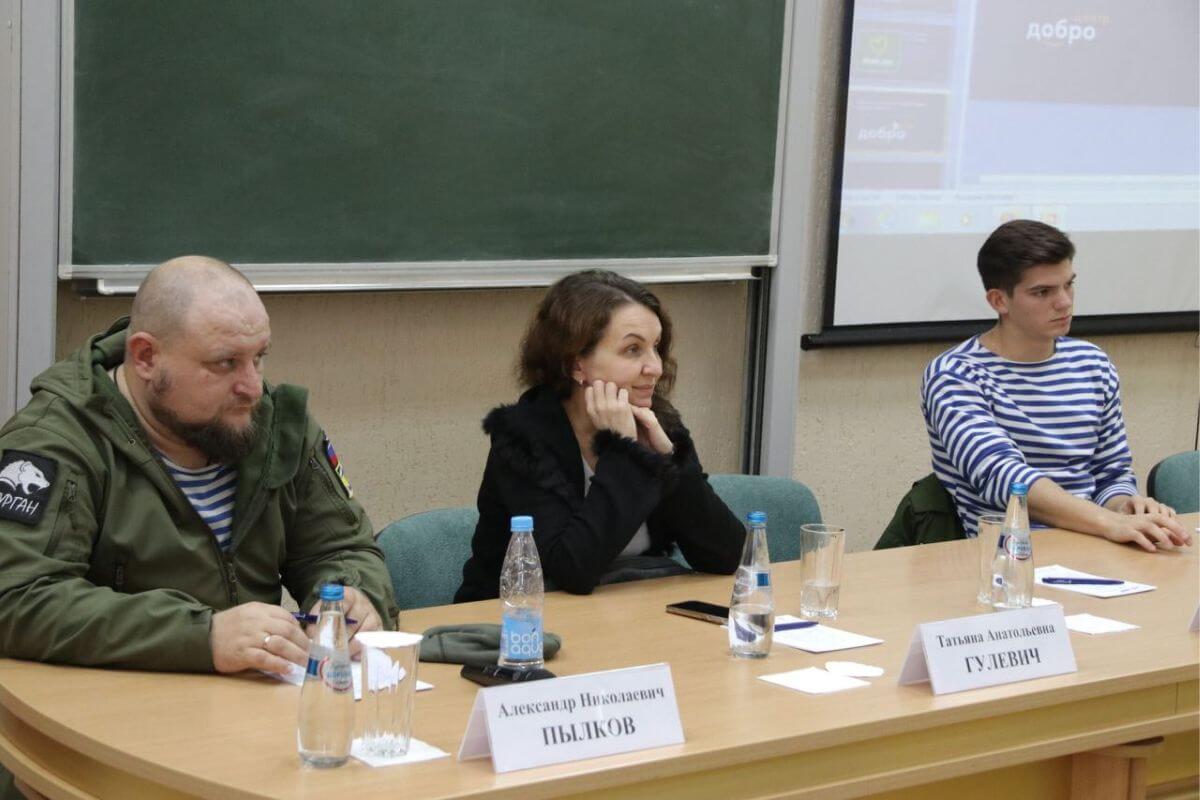 Студентам в Минске предложили «равняться» на участников войны против Украины