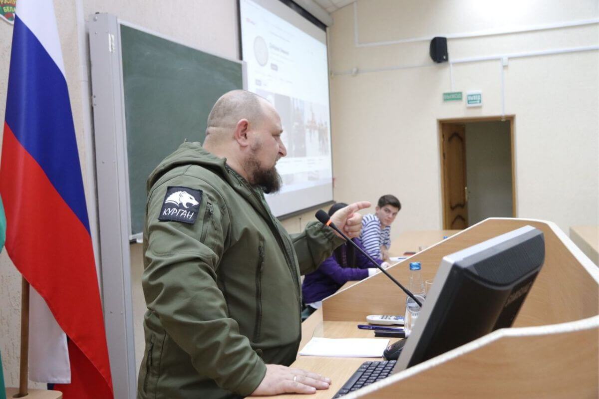 Студентам в Минске предложили «равняться» на участников войны против Украины